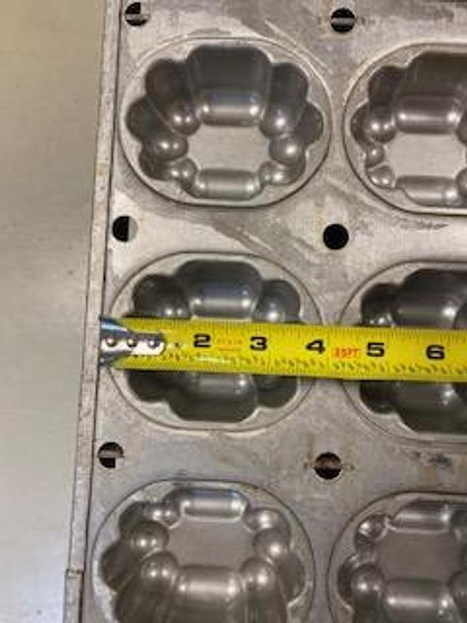 Used FANCY SHORTCAKE PAN