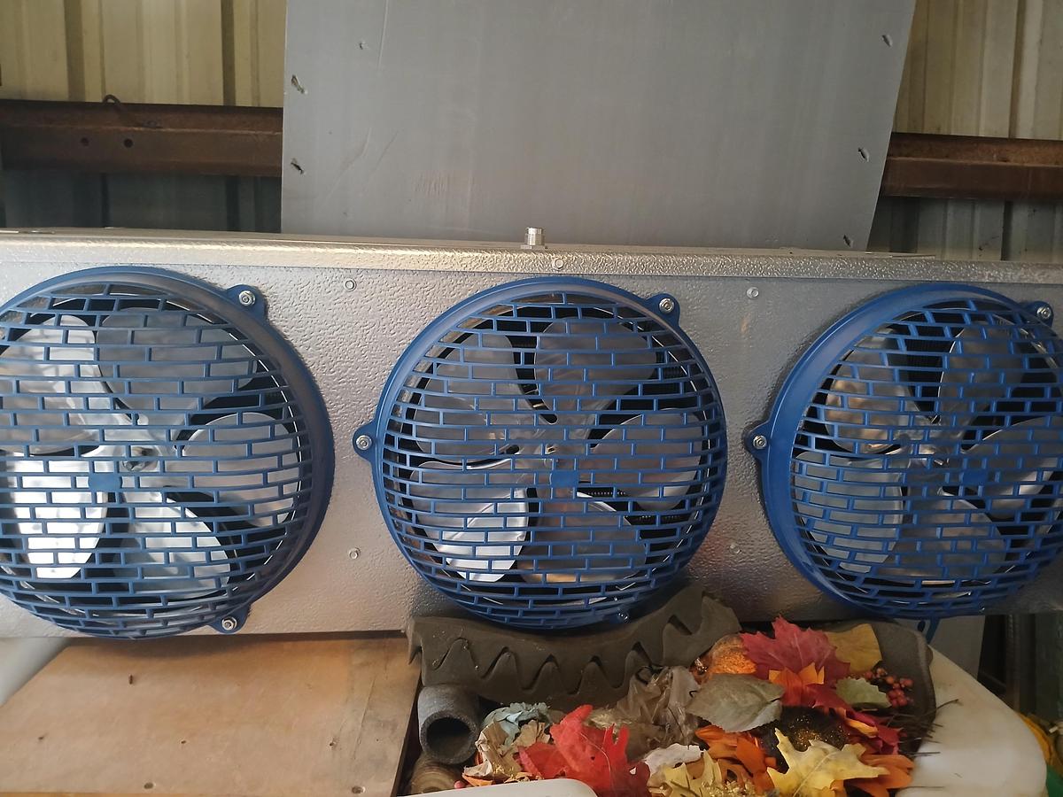 Walk-in cooler condenser