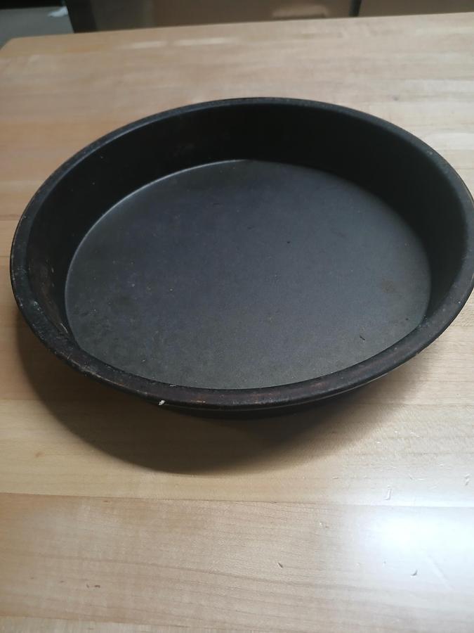 Used 9" x 1.5" Pizza Pan