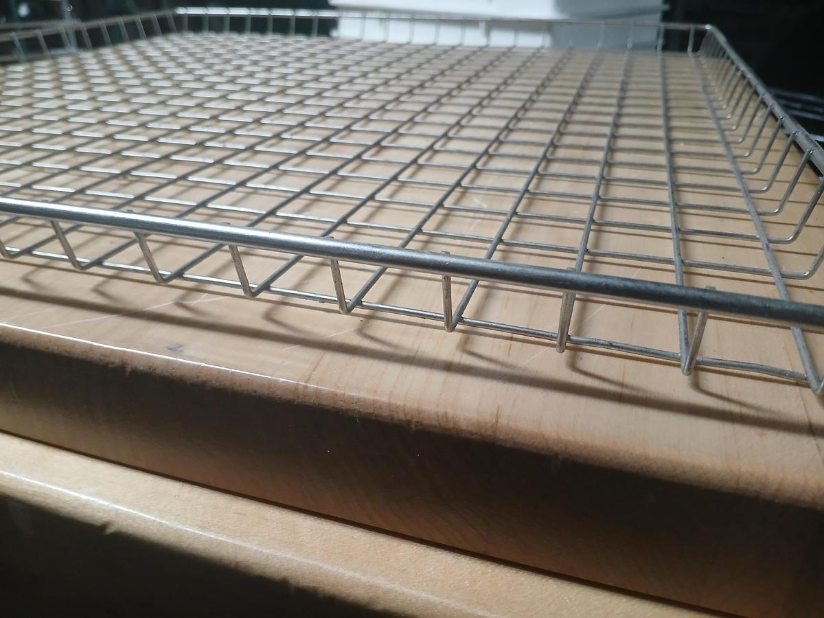Used Cooling Rack / Wire Grid – 23x23