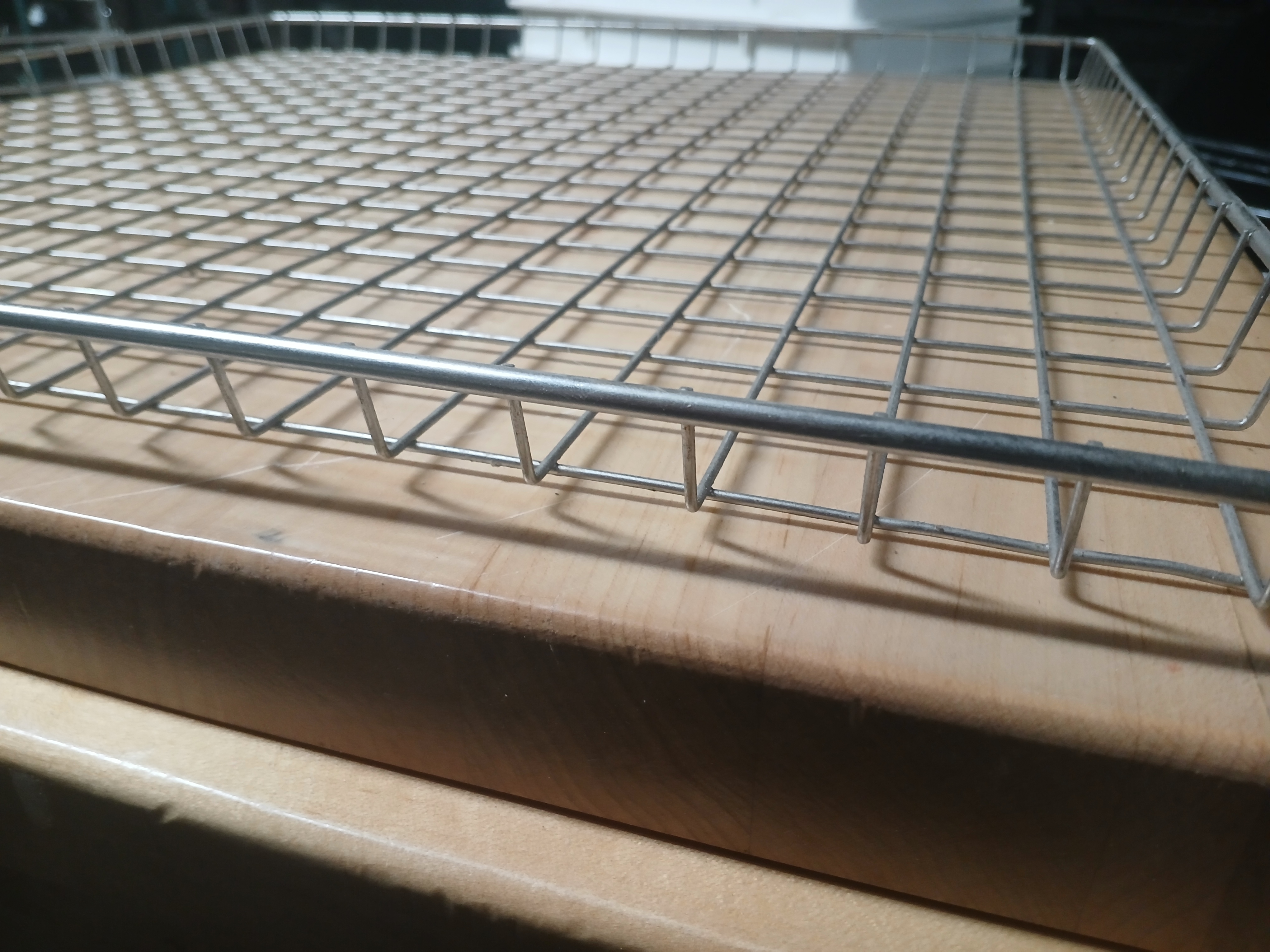 Used Cooling Rack / Wire Grid – 23x23
