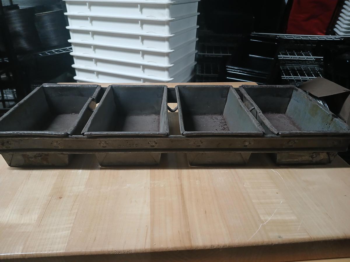 Used 4 Loaf Pan