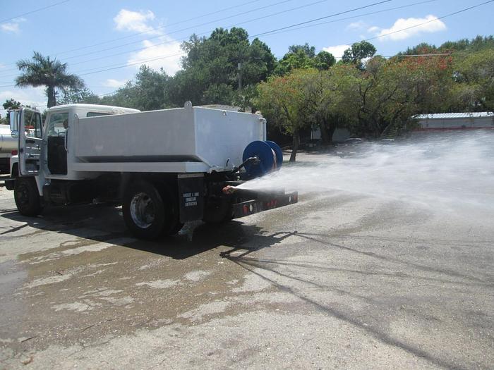 Used 1986 GMC S1700 Water Truck