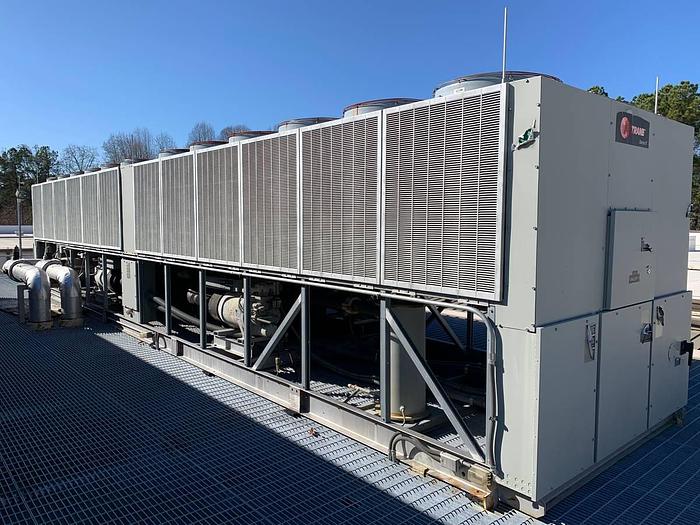 Used 400 Ton Trane Series R Air Cooled Chiller, Model RTAA 4004, 460v, 2001 RTAA 4004 XU01 A3D0 BPG