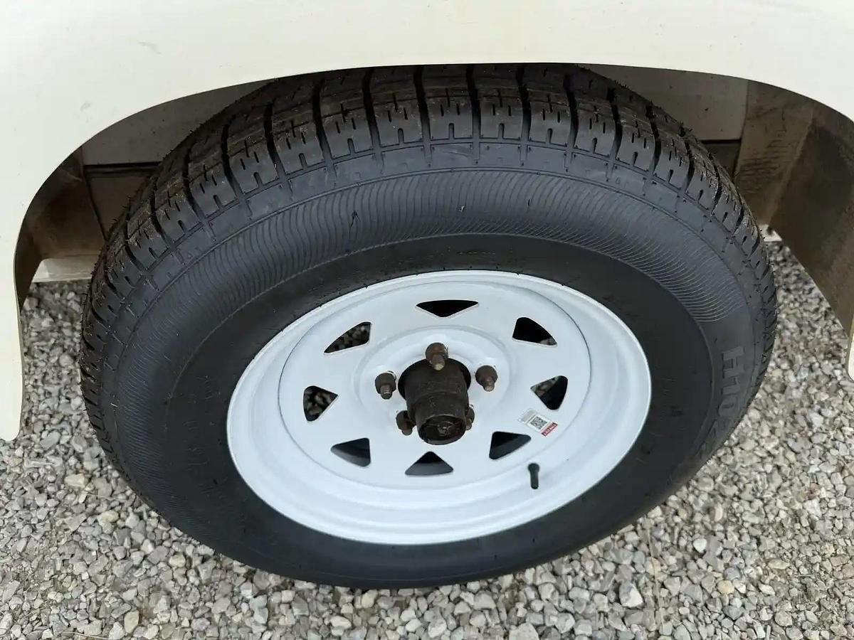 Used 2015 Utility Pelsue FiberLite Pod Fiber Optic Splicing Trailer