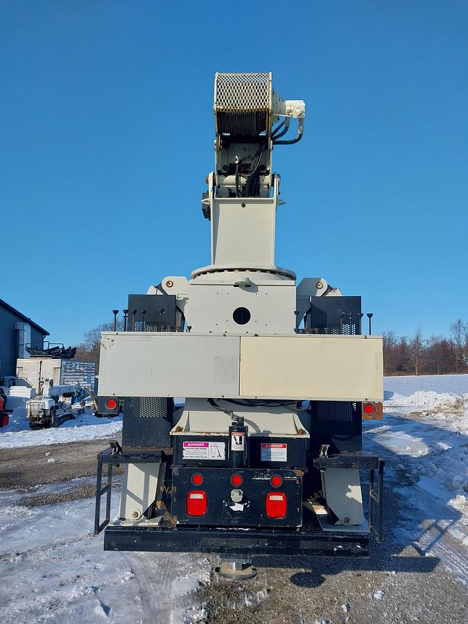 Used 2011 Peterbilt 367 26 National Crane 900A Series