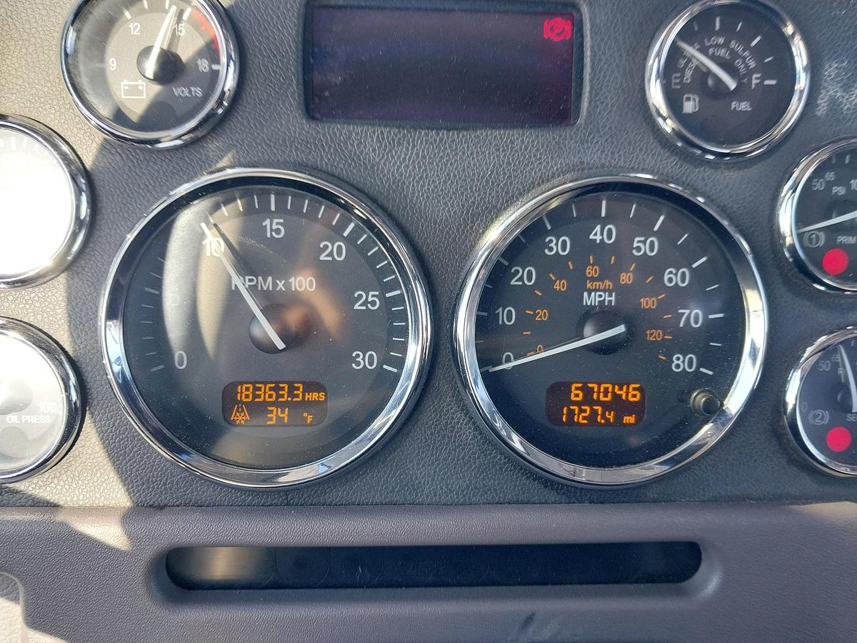 Used 2011 Peterbilt 367 26 National Crane 900A Series