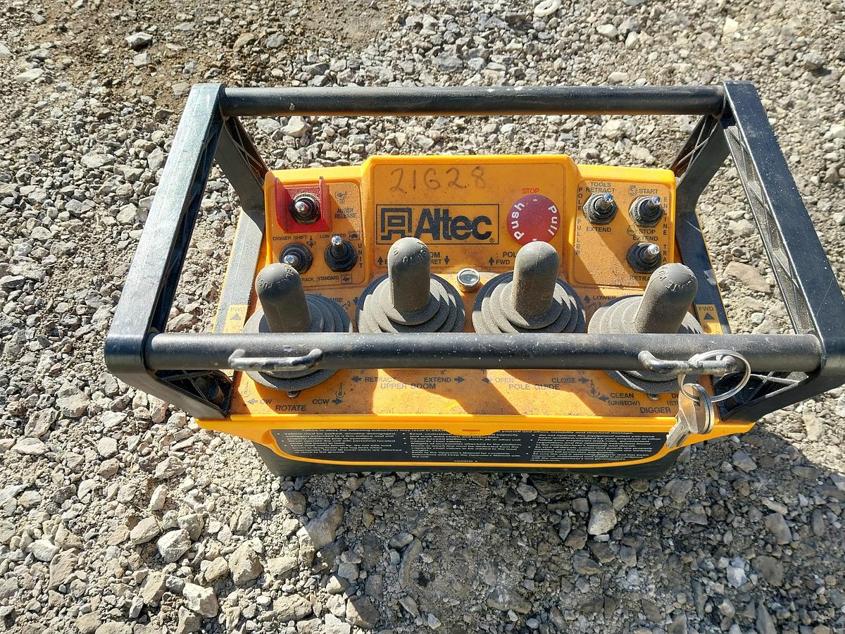 Used 2018 Altec DB41 Backyard Digger Derrick 2017 Brooks Brothers Trailer