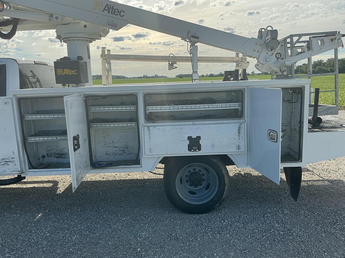 Used 2019 Ford F550 Altec AT235P Cable Placer