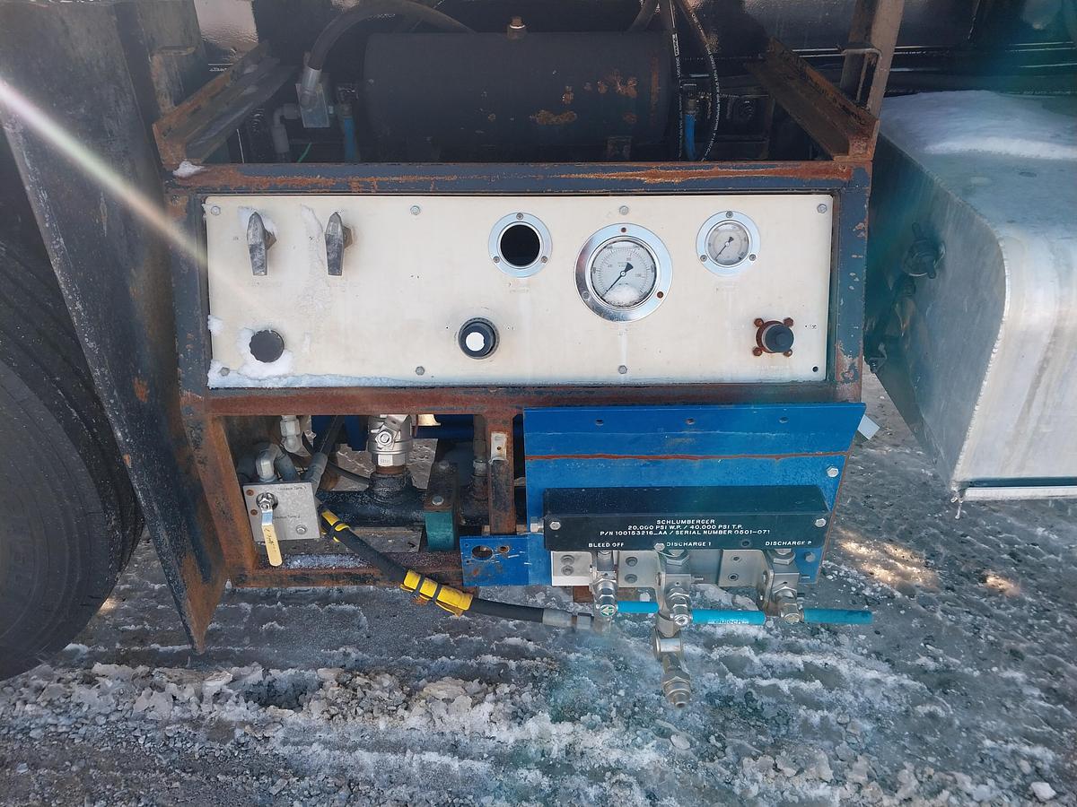 Used 2011 Peterbilt 367 26 National Crane 900A Series