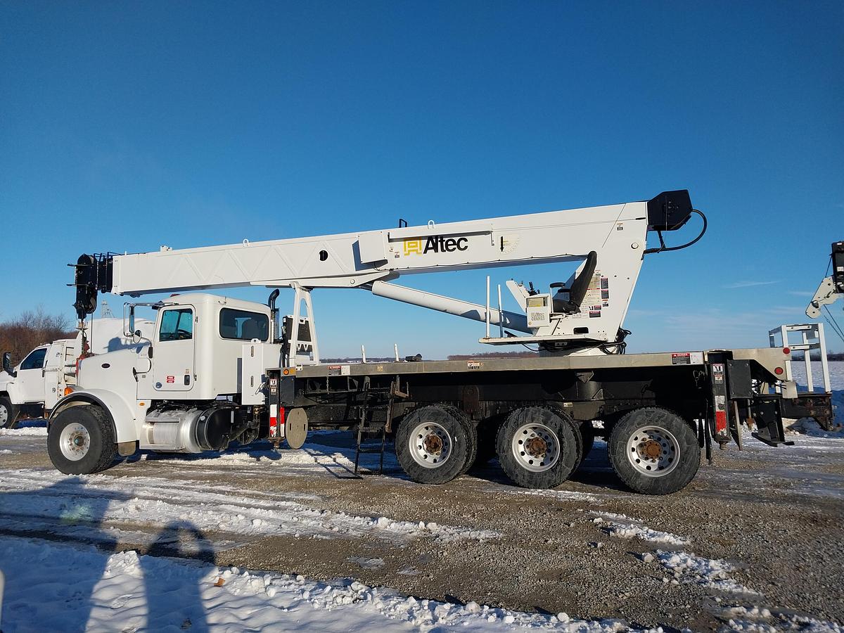 Used 2013 Peterbilt 365 Altec AC38-127S-EJ 38 Ton Crane