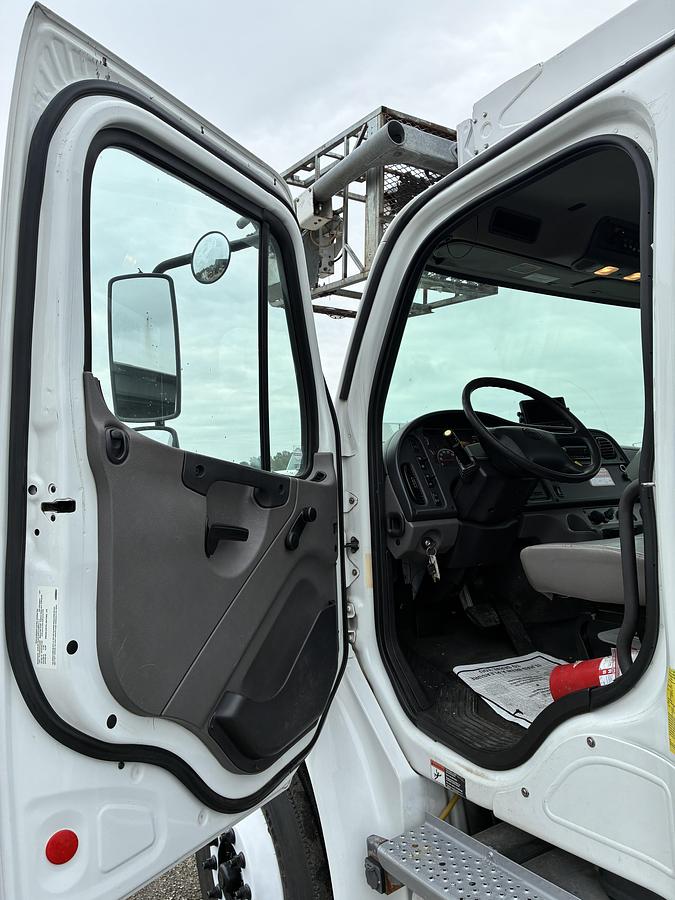 Used 2019 Freightliner M2 Altec T40P Cable Placer