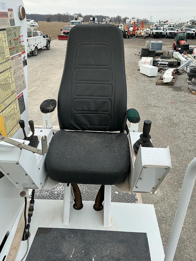 Used 2013 Peterbilt 365 Altec AC38-127S-EJ 38 Ton Crane