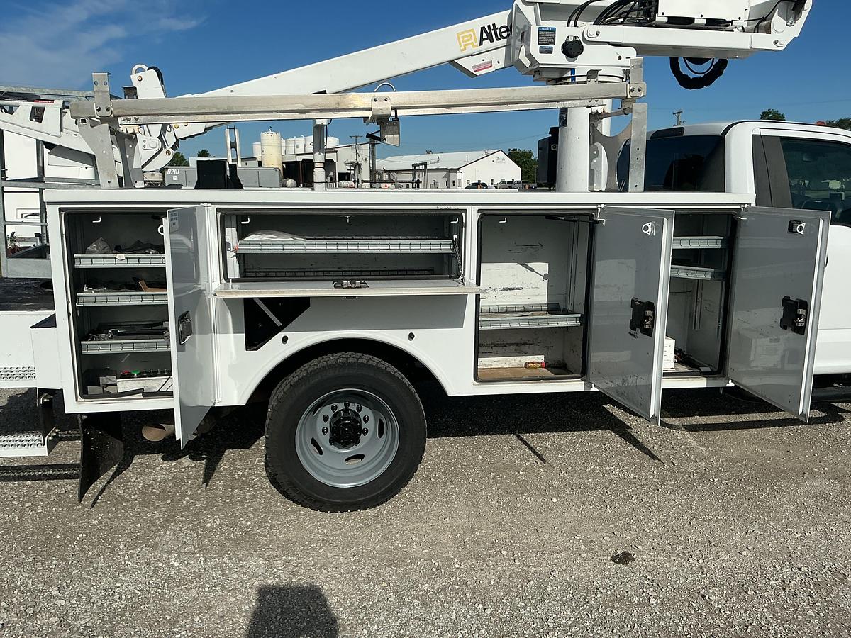 Used 2019 Ford F550 Altec AT235P Cable Placer