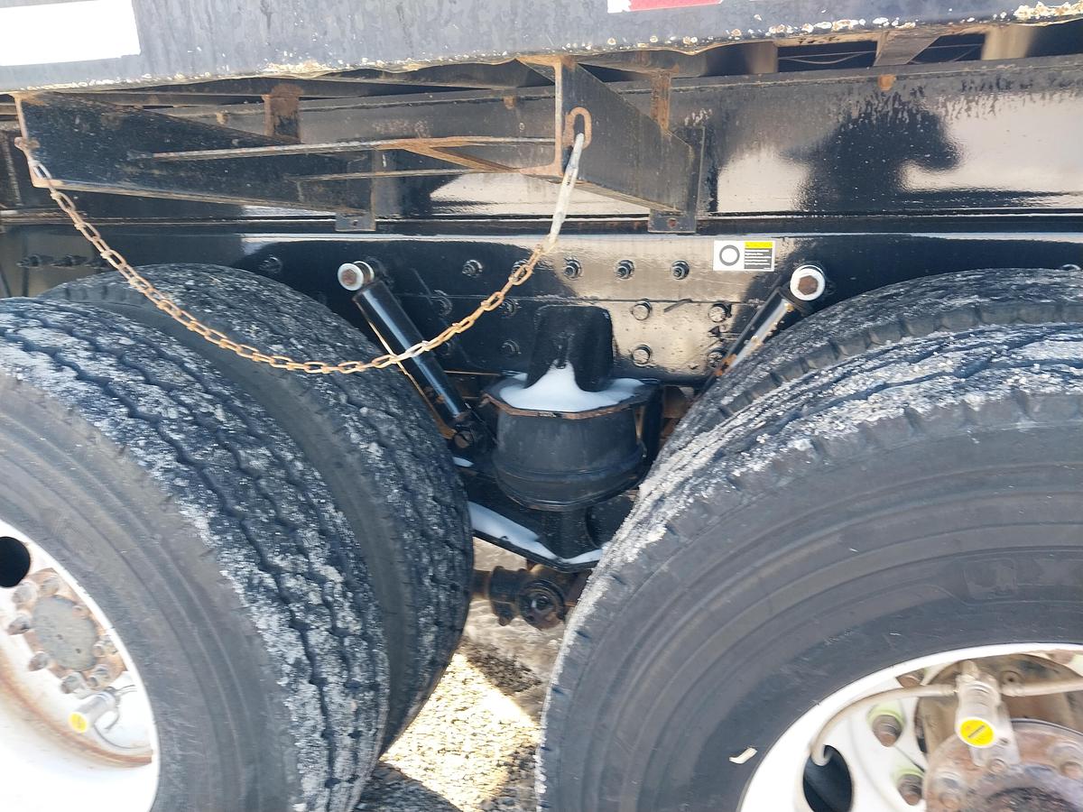 Used 2011 Peterbilt 367 26 National Crane 900A Series