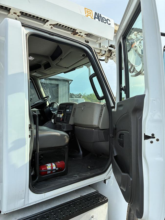 Used 2018 International 4300 Altec DM47B-TR Digger Derrick