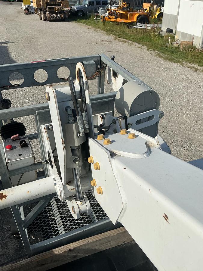 Used 2019 Ford F550 Altec AT235P Cable Placer
