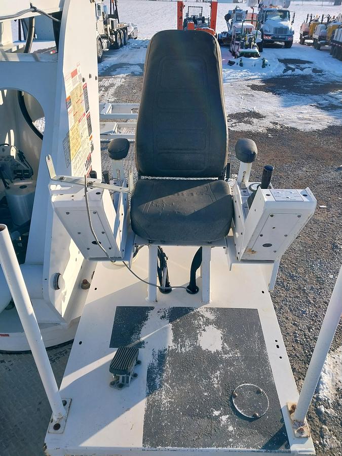 Used 2013 Peterbilt 365 Altec AC38-127S-EJ 38 Ton Crane