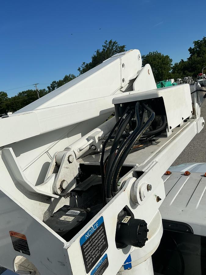 Used 2019 Ford F550 Altec AT235P Cable Placer