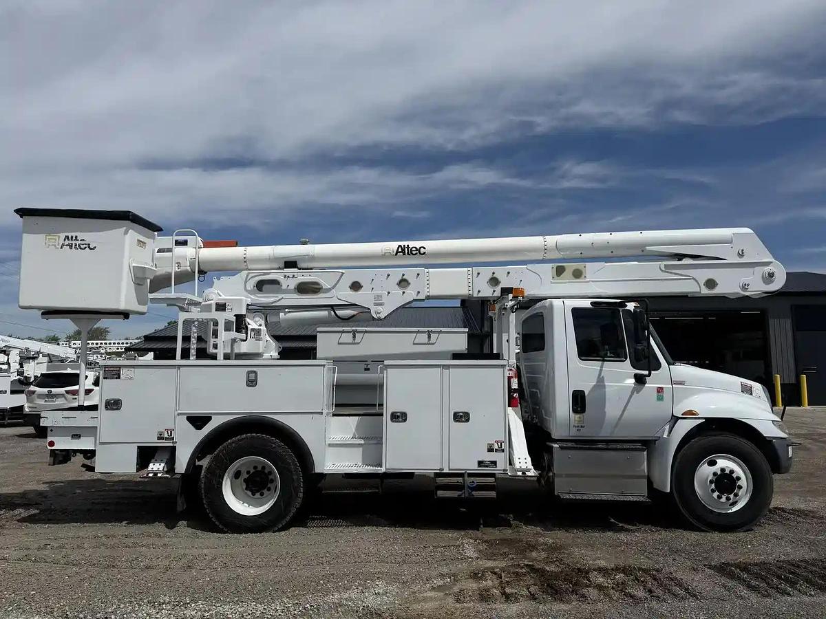 Used 2017 International 4300 Altec AA55 Material Handler