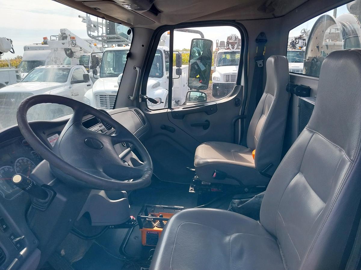 Used 2007 Freightliner M2 7.2L Diesel Altec DM45T