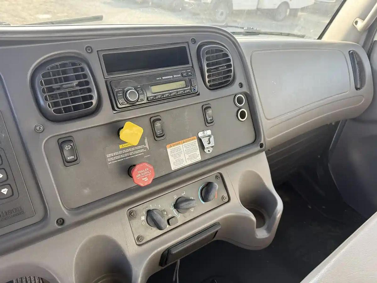 Used 2017 Freightliner M2 106