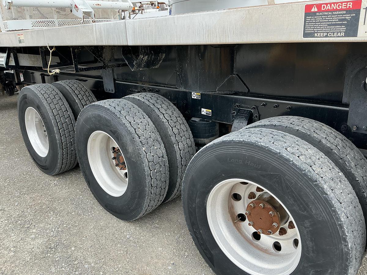 Used 2013 Peterbilt 365 Altec AC38-127S-EJ 38 Ton Crane