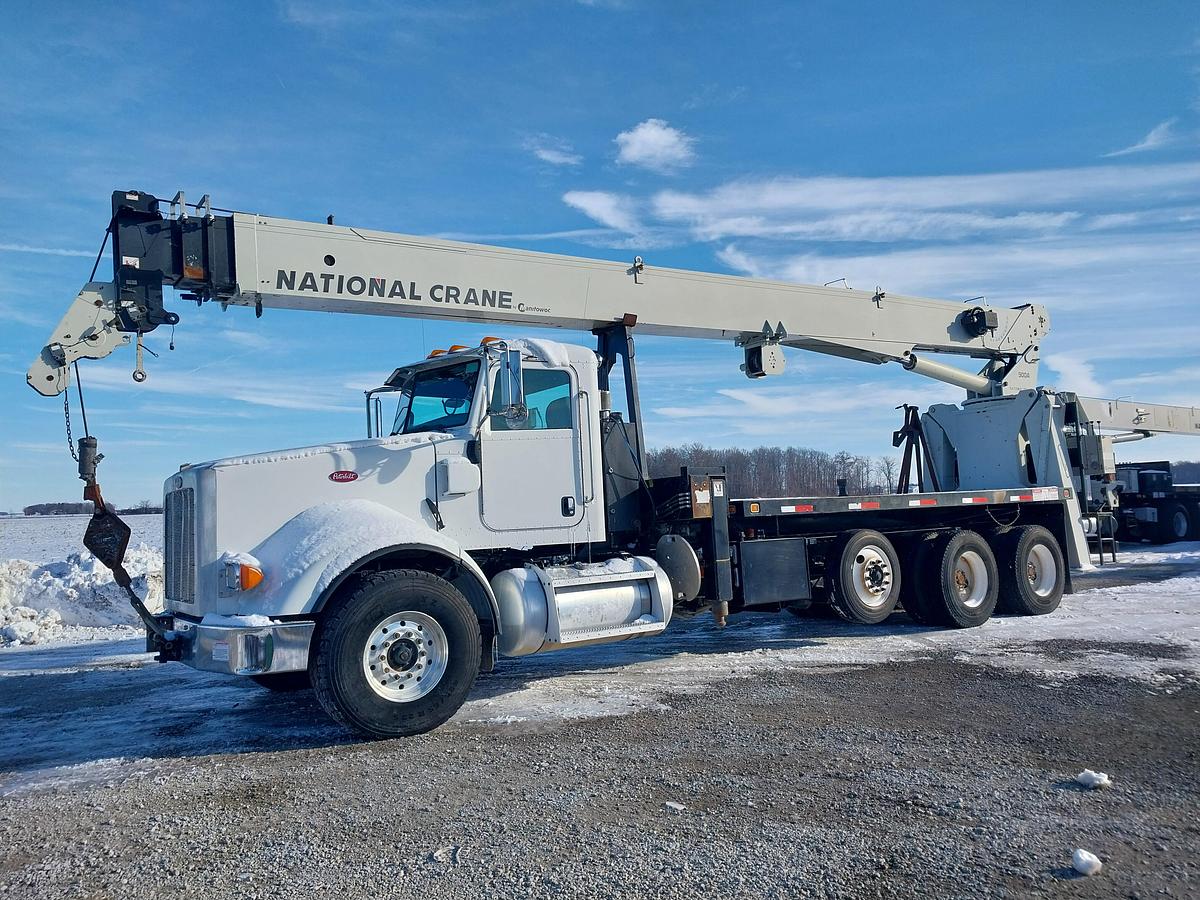 Used 2011 Peterbilt 367 26 National Crane 900A Series