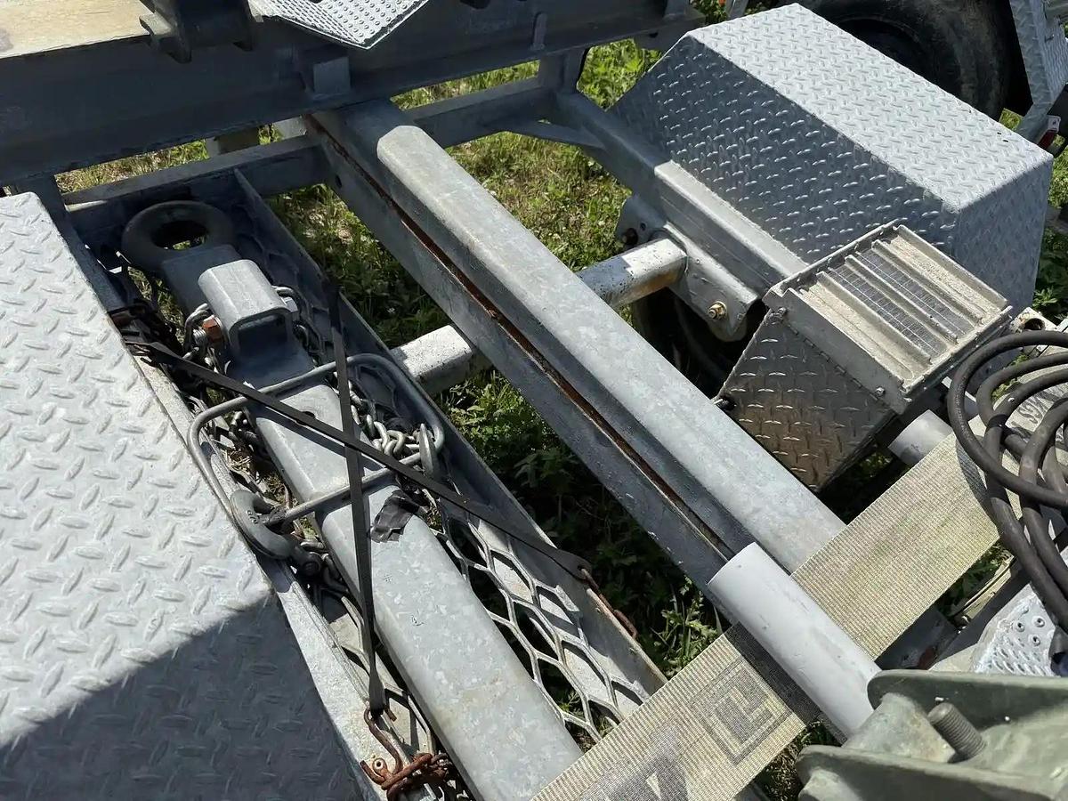 Used 2001 Utility Sauber MFG 4501 Pole Dinky