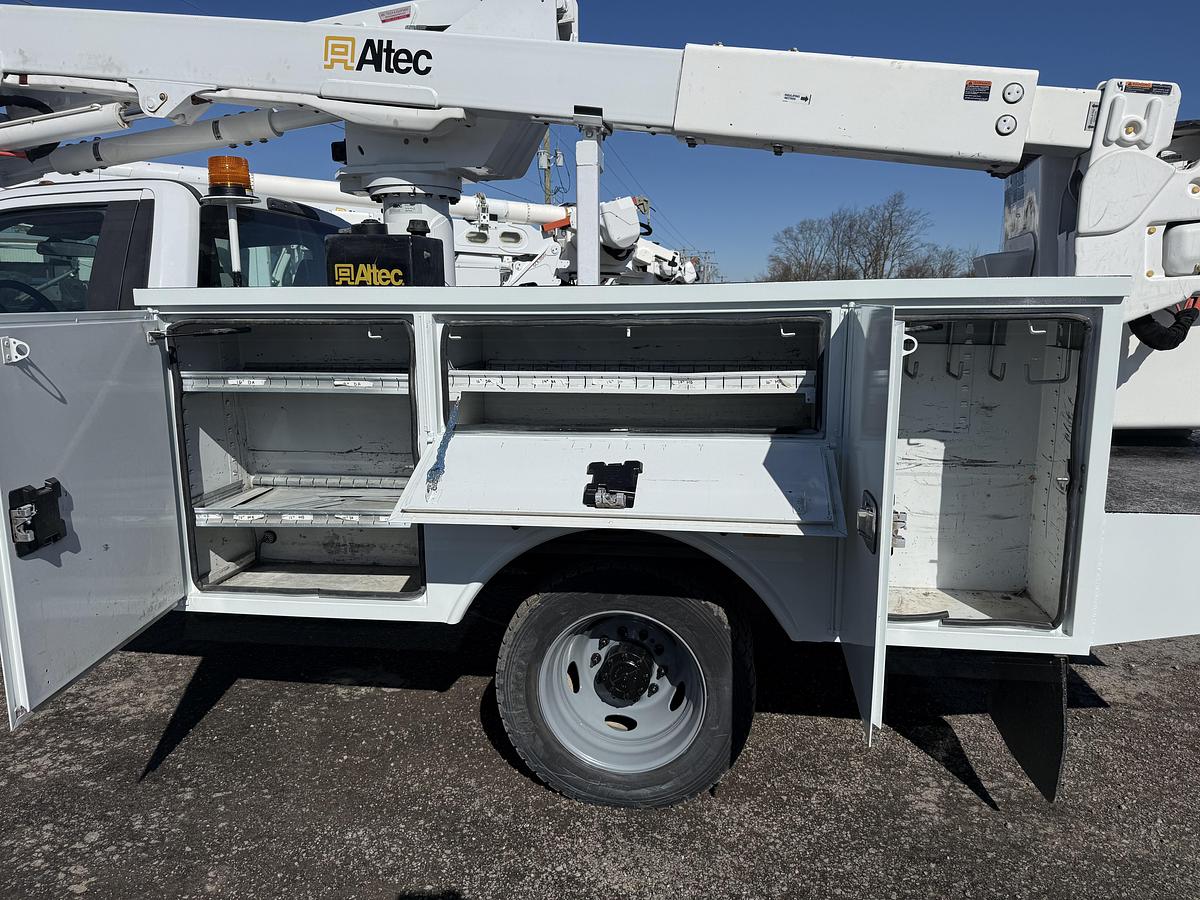 Used 2019 Ford F550 Altec AT40G Insulated Squirt Boom