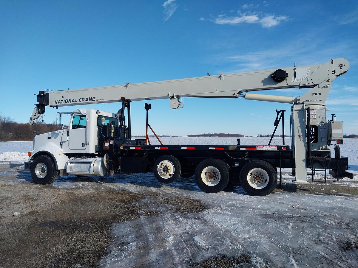 Used 2011 Peterbilt 367 26 National Crane 900A Series