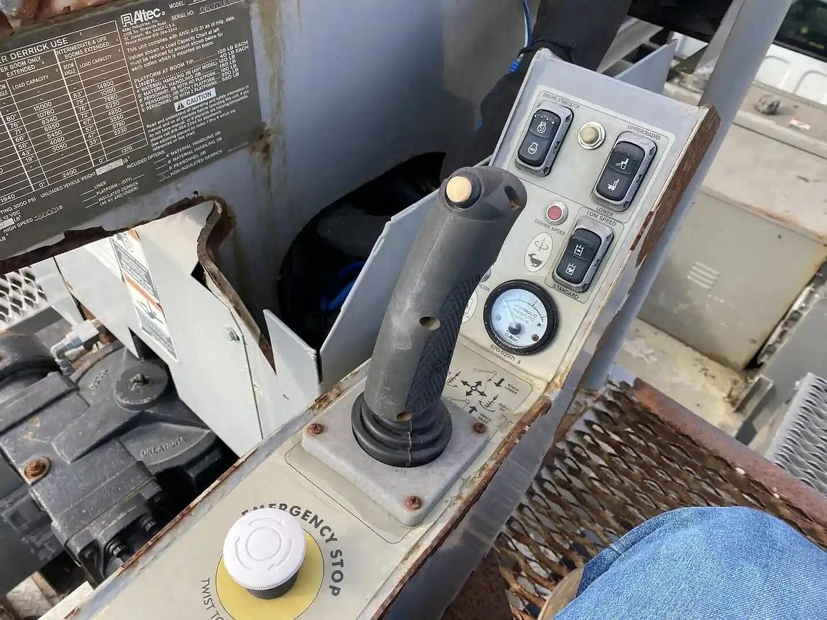 Used 2007 Freightliner Altec DL45TR