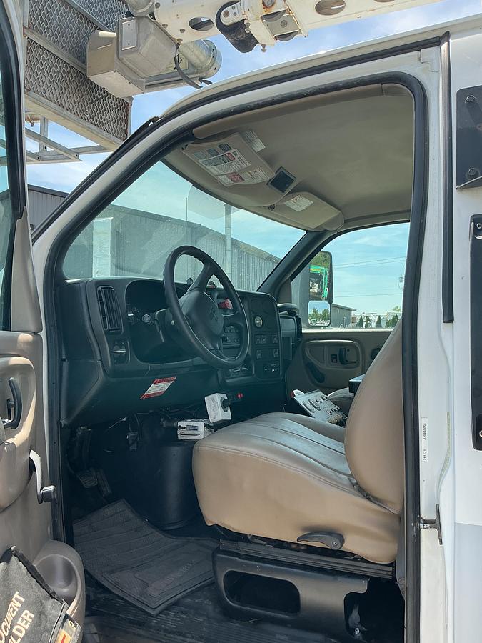Used 2009 GMC C8500 Altec AT40C Cable Placer Utility Truck