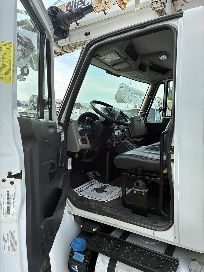Used 2018 International 4300 Altec DM47B-TR Digger Derrick