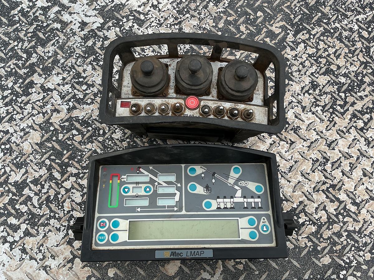 Used 2013 Peterbilt 365 Altec AC38-127S-EJ 38 Ton Crane