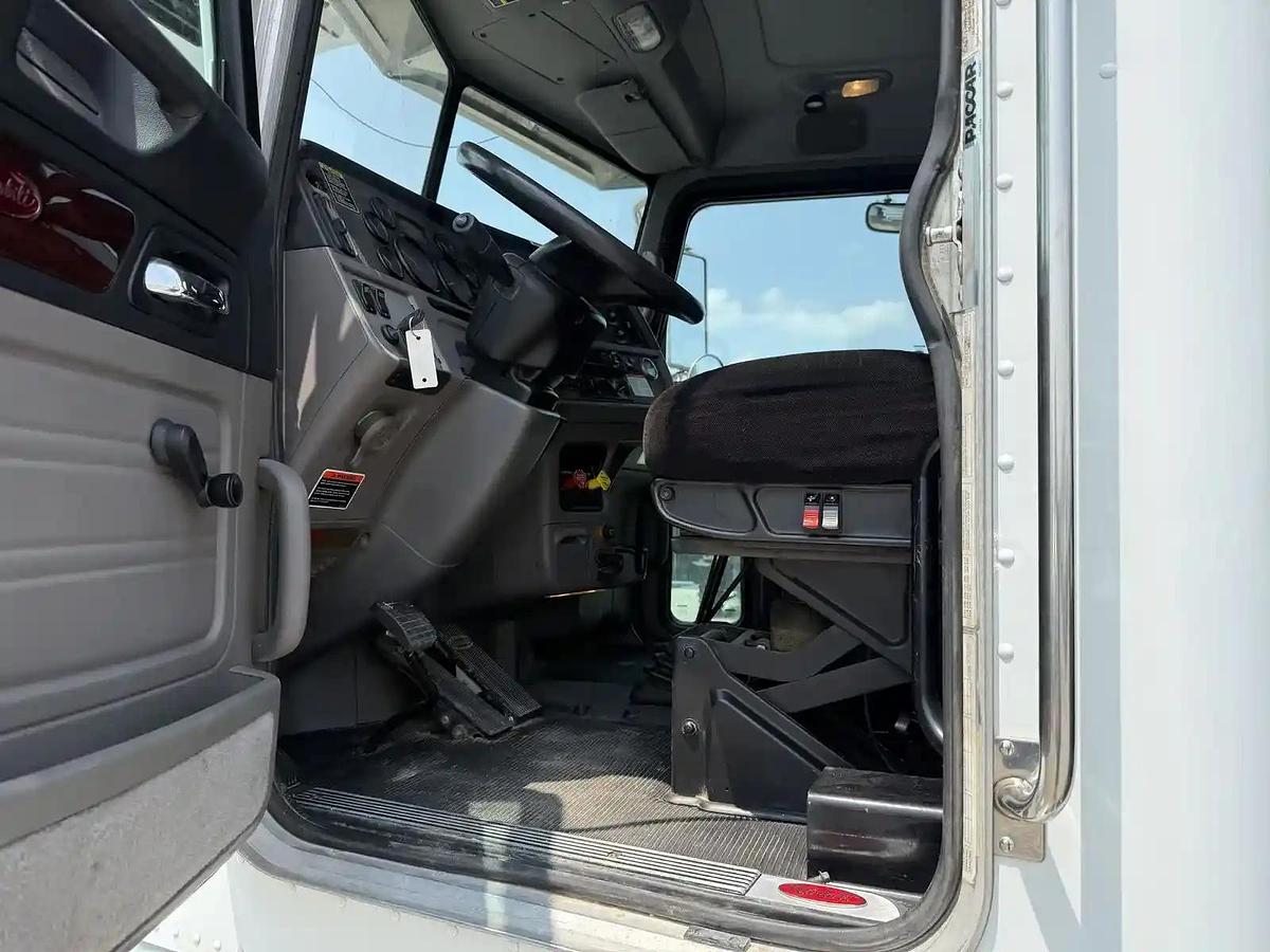 Used 2015 Peterbilt 365