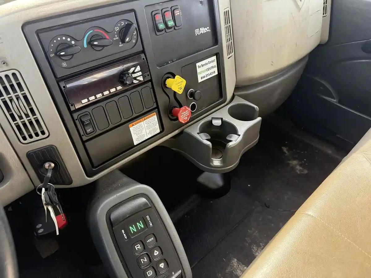 Used 2017 International 4300