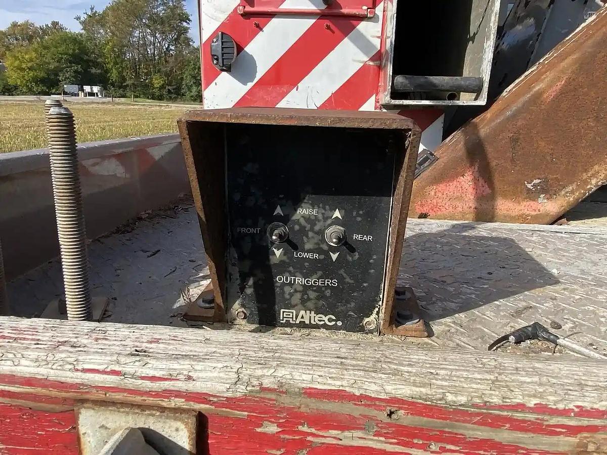Used 2007 Freightliner Altec DL45TR