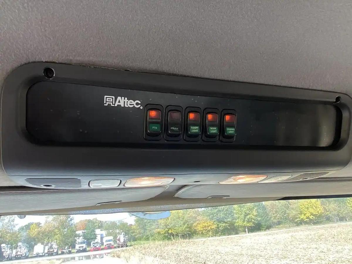 Used 2007 Freightliner Altec DL45TR