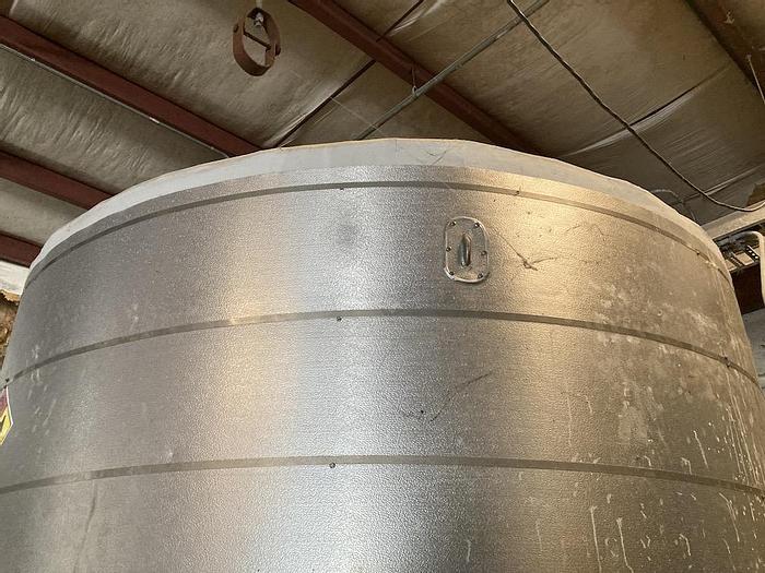 Used Used approximately 5500 gallon fiberglass tank