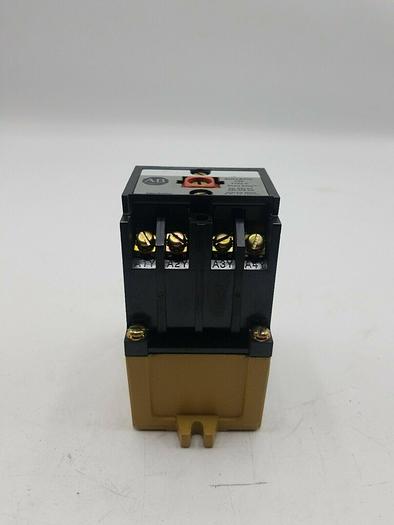 Used ALLEN BRADLEY AC RELAY 700-P400A1 SER B