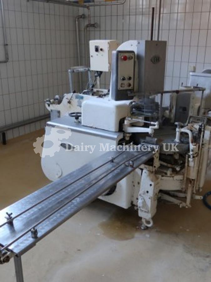 Used Μηχανή πλήρωσης και περιτυλίγματος βουτύρου Benhil 8380