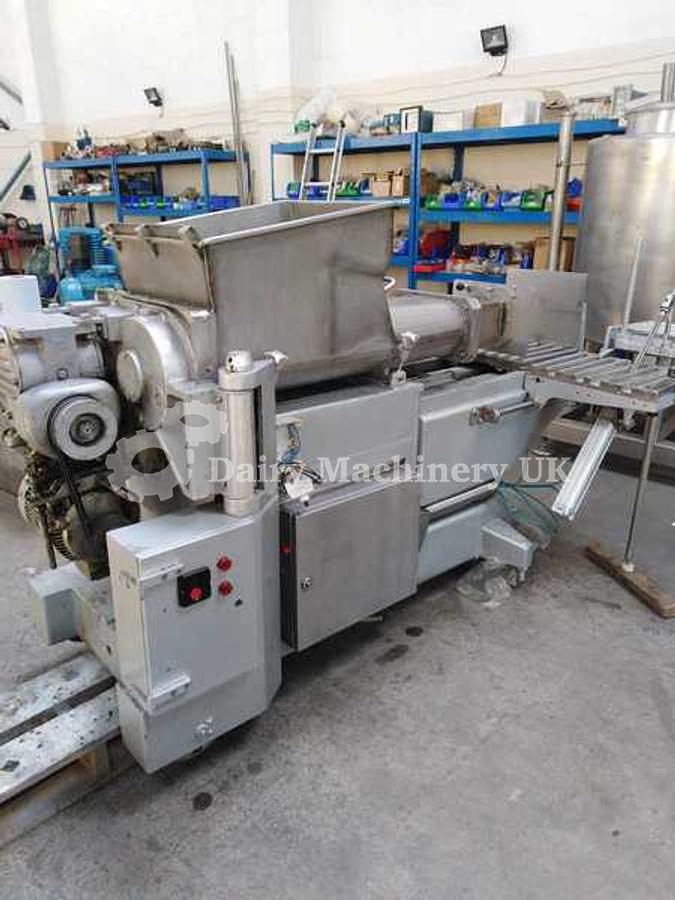 Used Ημιαυτόματο μηχάνημα πλήρωσης για χύμα γέμισμα σε χαρτοκιβώτια για βούτυρο & μαργαρίνη