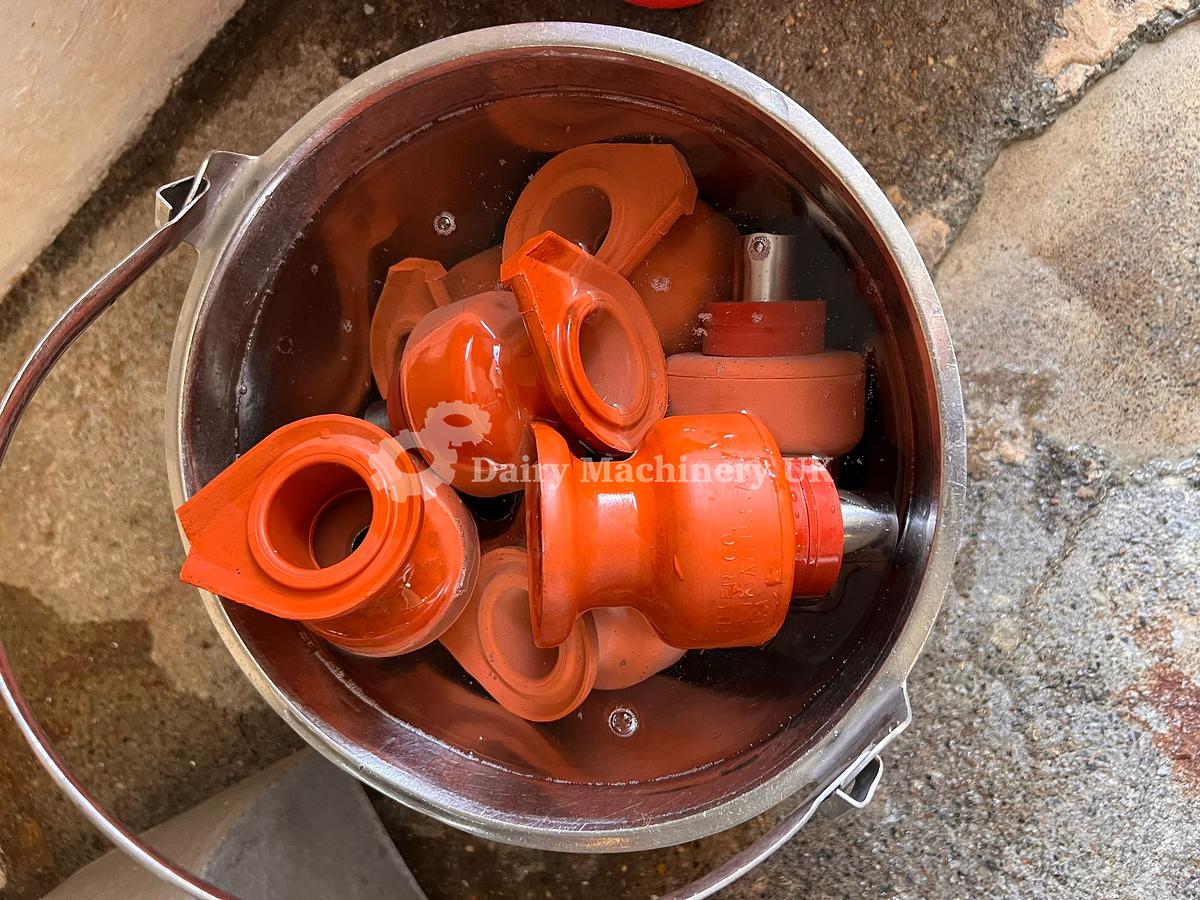 Used Federal filler 12/4 for Glass bottles