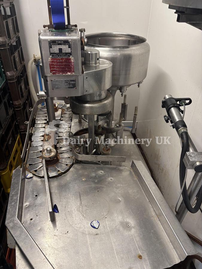 Used Glass Bottle Filler With Aluminium Cutting and Sealing for Milk and Juices 