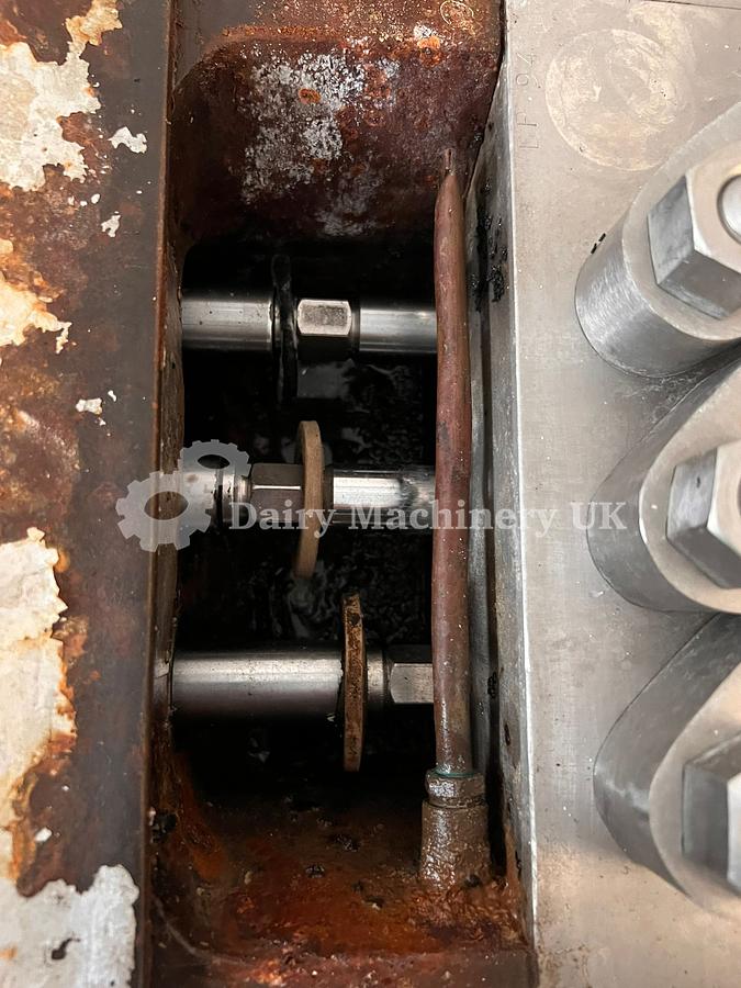 Used  APV MANTON GAULIN