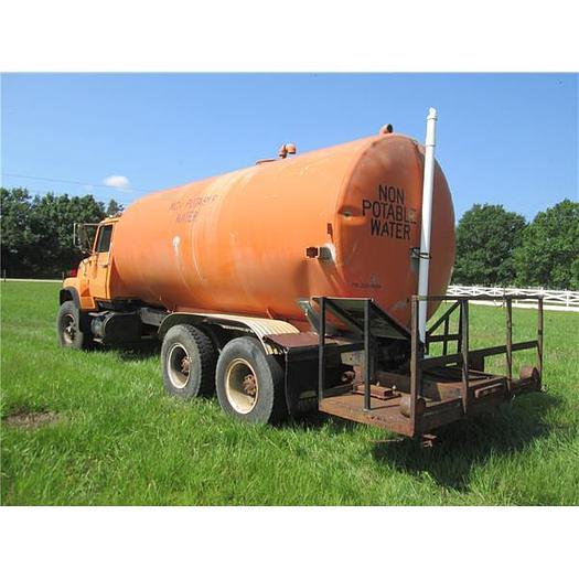 Used 1988 L8000 Tandem Axle Water Truck With 5000 Aluminum Tank