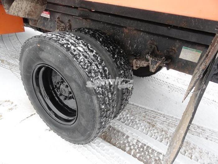 Used 2011 FREIGHTLINER BUSINESS CLASS M2 106