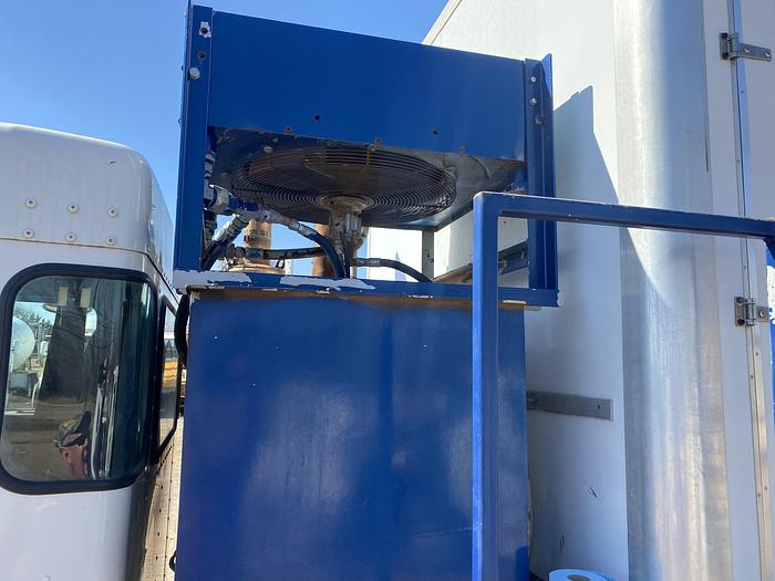 Used 2012 Kenworth Oil and lube service truck