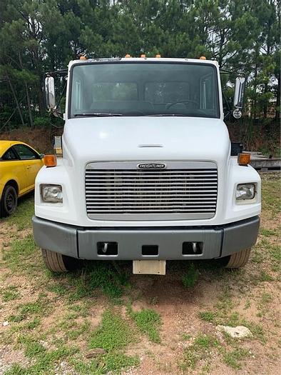 Used 2002 FREIGHTLINER FL70